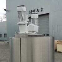 Mixers for processing tanks