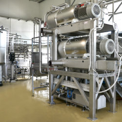 Complete fruit concentrate and puree production line