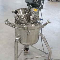 Tanks and mixers for the pharmaceutical industry