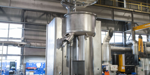 Mixers and bag filter housings for the pharmaceutical industry