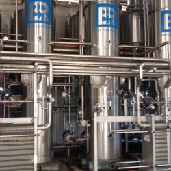 Supply of multi-stage falling film evaporators (distillation plants)
