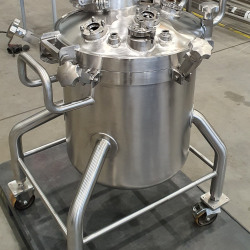Mobile 100 litre reactors for drug production